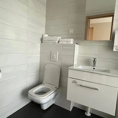 Aisa Street Apartman *