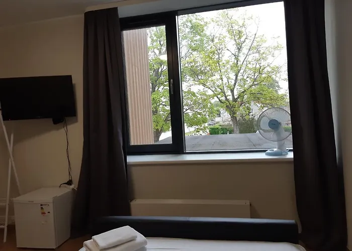 Aisa Street * بارنو